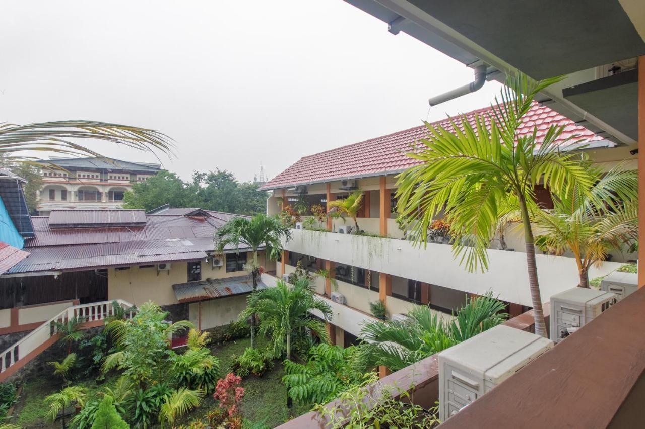 Reddoorz At Jalan Babepalar Rike Manado Hotel Екстериор снимка